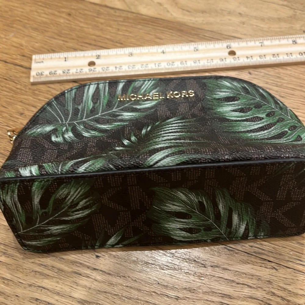 Michael Kors Jet Set palm print cosmetic case -excellent condition - - Picture 3 of 7